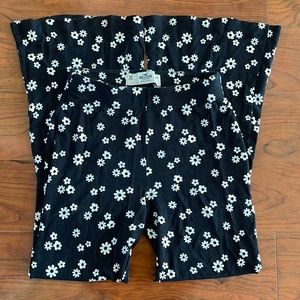 Hollister Black and White Floral Ultra High Rise Flare Leggings Pants